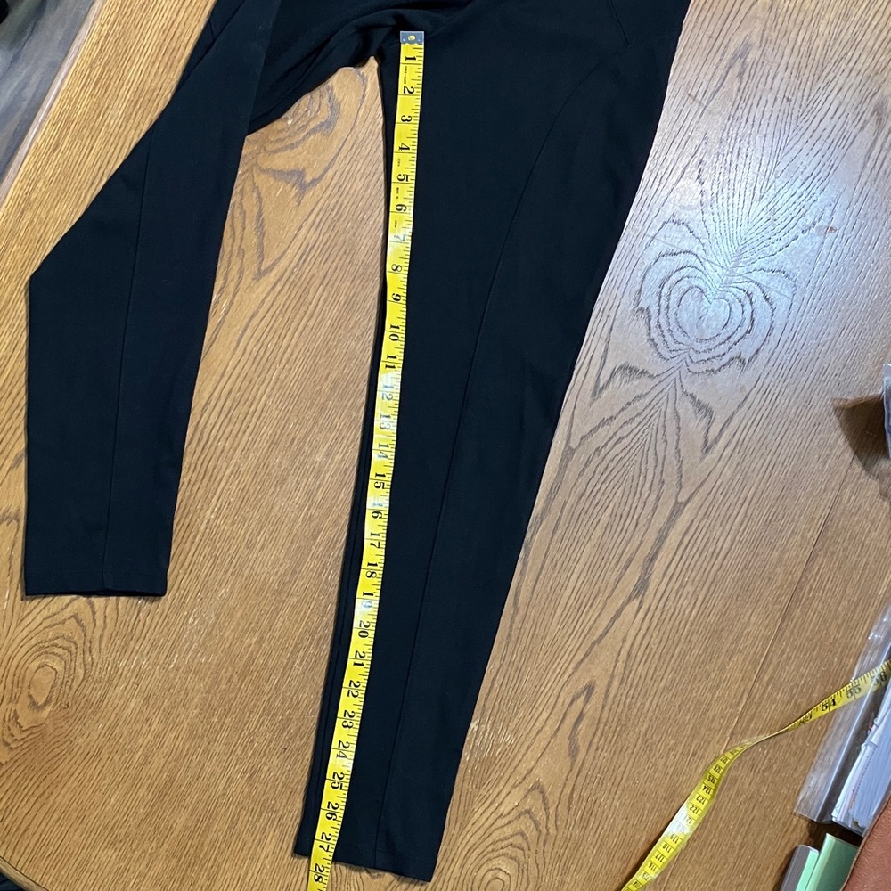 VICINITY BRAND BLACK LEGGINGS 
SIZE MEDIUM - Picture 8 of 10